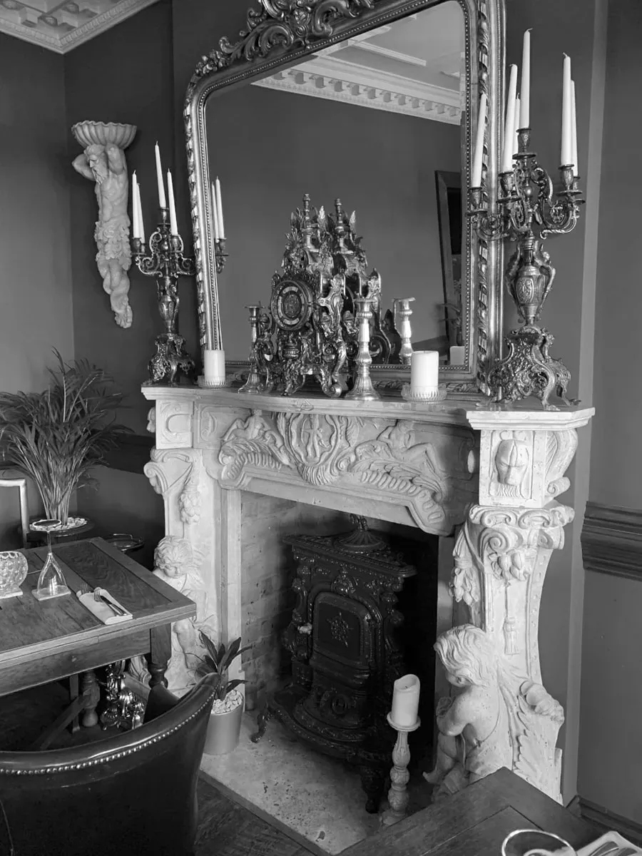 ROCKWOOD Restaurant Hearth - classic elegance