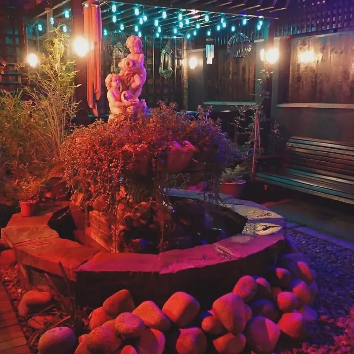 ROCKWOOD restaurant Japanese courtyard